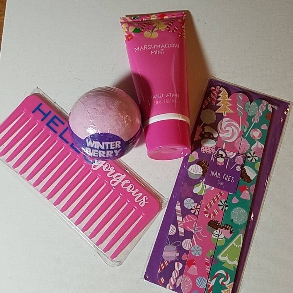 Tolietry Set of 4 Items